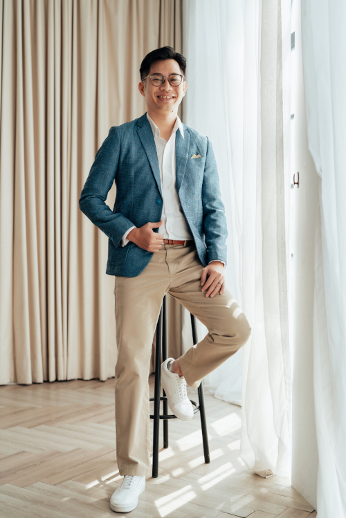 Samuel Goh — About samuelgoh.net Samuel Goh, APAC growth marketing leader and founder of samuelgoh.net, smiling in a blue blazer